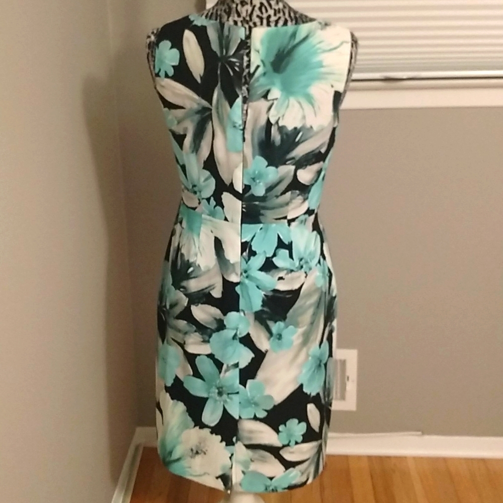 Women's Dress - Picture 2 of 7